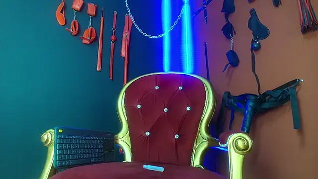 Snapshot of amy-mistress chatting on December 3, 10:18 pm amy-mistress online show from December 3, 10:18 pm