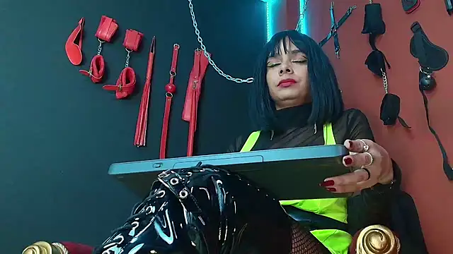 Snapshot of amy-mistress chatting on December 8, 10:47 pm amy-mistress online show from December 8, 10:47 pm