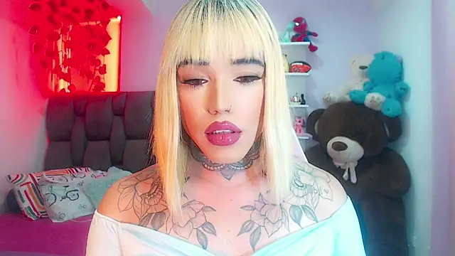 Snapshot of little_star_porn chatting on January 20, 3:15 am little star porn online show from January 20, 3:15 am