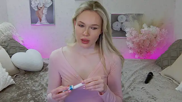 Veronika Mitchel online show from March 18, 5:53 pm