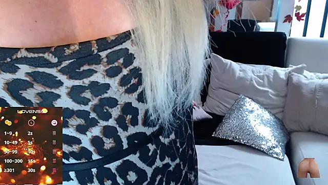 Snapshot of Myrnasexxx chatting on February 18, 10:14 pm Myrnasexxx online show from February 18, 10:14 pm