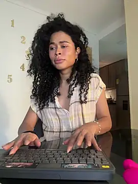 Snapshot of GabriSaenz chatting on December 21, 10:40 pm GabriSaenz online show from December 21, 10:40 pm