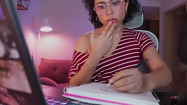 Snapshot of GabriSaenz chatting on February 1, 2:58 am GabriSaenz online show from February 1, 2:58 am