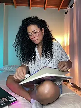 Snapshot of GabriSaenz chatting on March 19, 1:29 pm GabriSaenz online show from March 19, 1:29 pm