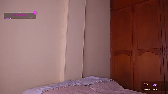 Snapshot of GabriSaenz chatting on October 19, 1:45 pm GabriSaenz online show from October 19, 1:45 pm