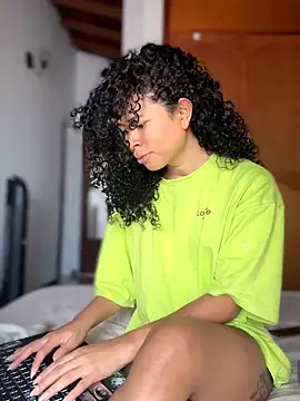 Snapshot of GabriSaenz chatting on October 20, 1:33 pm GabriSaenz online show from October 20, 1:33 pm