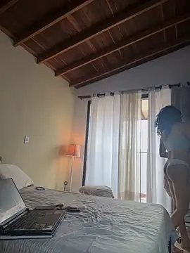 Snapshot of GabriSaenz chatting on October 21, 2:18 pm GabriSaenz online show from October 21, 2:18 pm