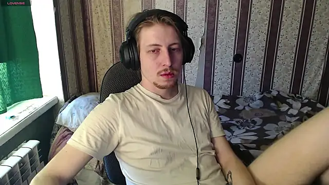 darienlarge online show from October 21, 1:56 pm