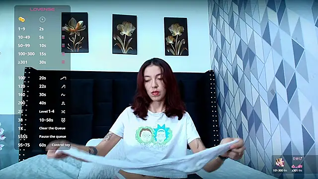 Snapshot of skinnyandcute chatting on February 2, 7:35 pm skinnyandcute online show from February 2, 7:35 pm