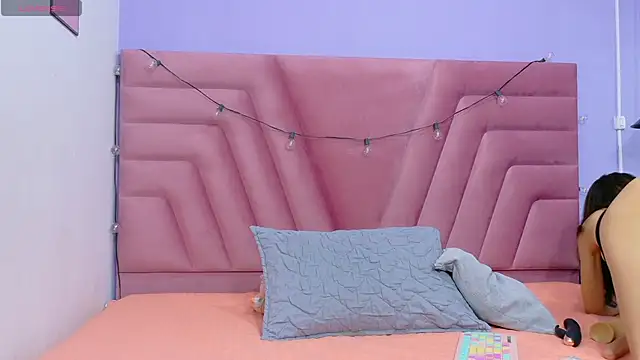 Snapshot of skinnyandcute chatting on October 6, 8:06 pm skinnyandcute online show from October 6, 8:06 pm