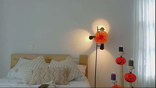 GrettaBenett online show from October 31, 7:15 pm