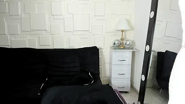 Snapshot of dollpamela chatting on December 29, 11:18 pm dollpamela online show from December 29, 11:18 pm