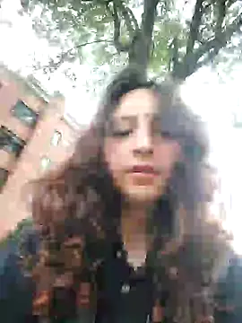 Snapshot of _Laary chatting on December 18, 8:25 pm Laary online show from December 18, 8:25 pm