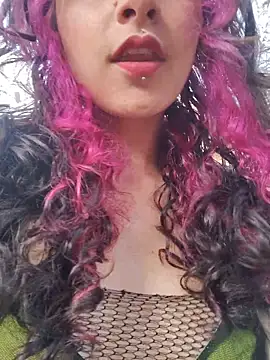 Snapshot of _Laary chatting on October 31, 9:05 pm Laary online show from October 31, 9:05 pm