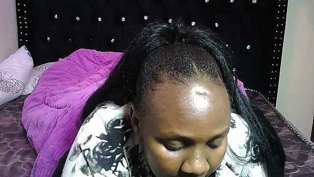 Toomuchbooty33 online show from October 30, 9:48 pm