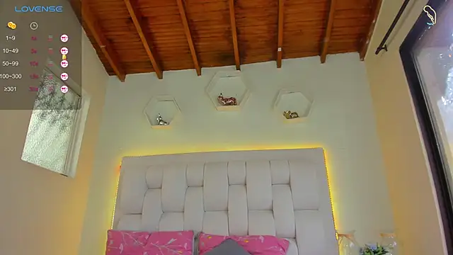 shanakendall online show from March 20, 1:48 pm