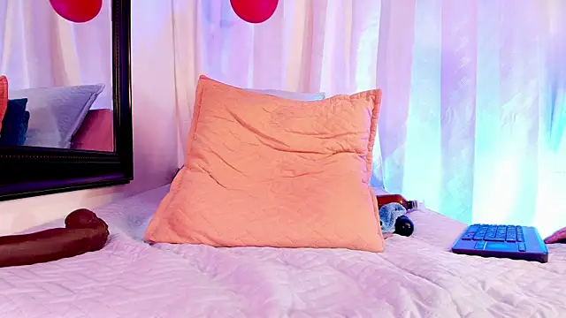 danna berlin  online show from February 14, 10:25 pm