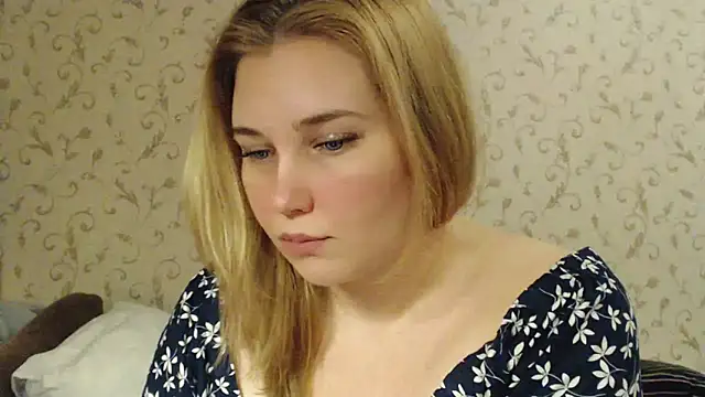 mmmPinUpGirl online show from March 13, 7:50 pm