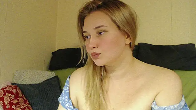 mmmPinUpGirl online show from October 17, 4:20 pm