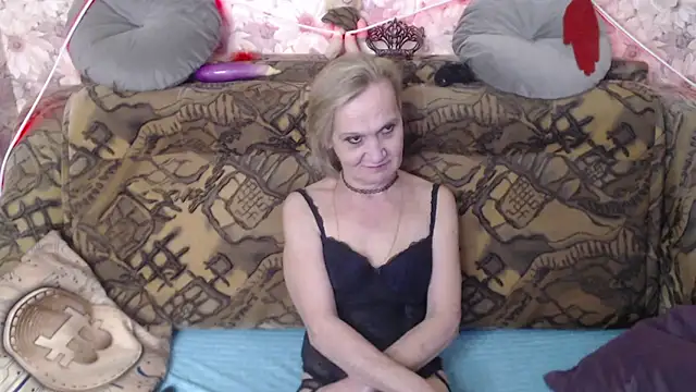 Snapshot of MissBekker chatting on December 20, 12:52 am MissBekker online show from December 20, 12:52 am