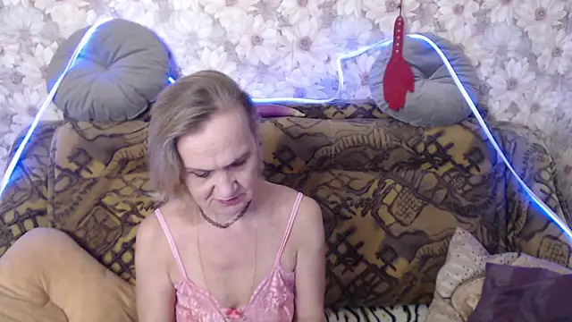 Snapshot of MissBekker chatting on October 1, 5:19 pm MissBekker online show from October 1, 5:19 pm