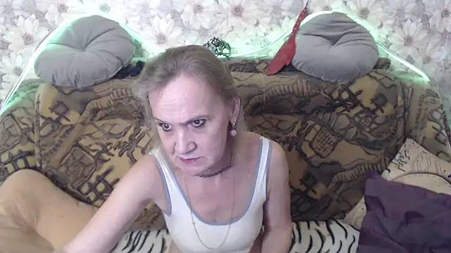 Snapshot of MissBekker chatting on November 9, 9:24 pm MissBekker online show from November 9, 9:24 pm