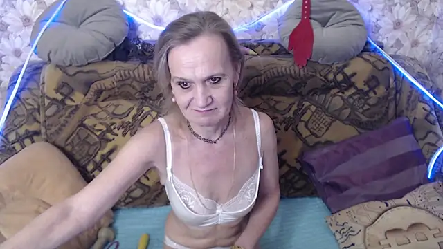 Snapshot of MissBekker chatting on December 17, 7:31 pm MissBekker online show from December 17, 7:31 pm