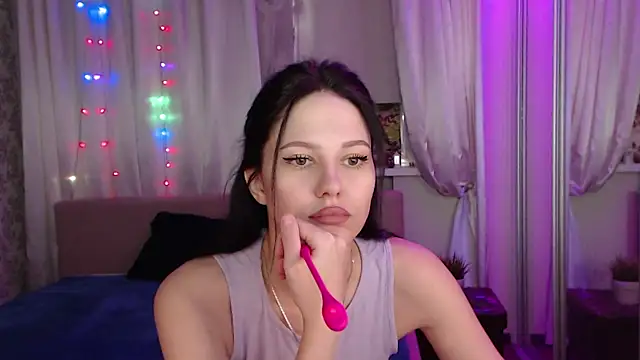 Snapshot of Zlata888 chatting on March 6, 7:47 am Zlata888 online show from March 6, 7:47 am