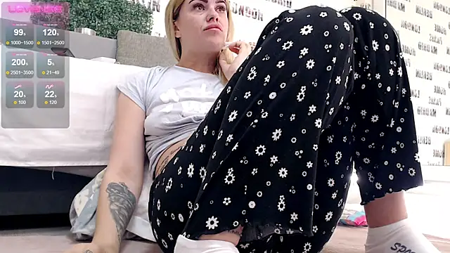 sweetdaiana23 online show from March 21, 12:40 am