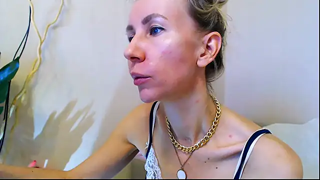 OLIVIA CANDY online show from February 21, 12:06 pm