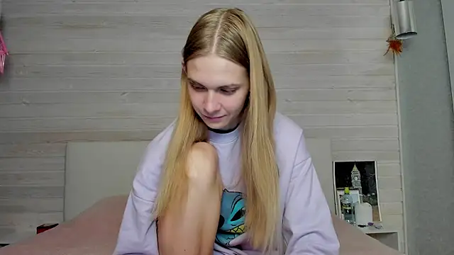 Snapshot of molly_hunt_ chatting on October 16, 3:18 am molly hunt online show from October 16, 3:18 am