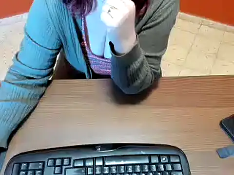 Snapshot of NikkiHolland chatting on February 6, 9:22 am NikkiHolland online show from February 6, 9:22 am