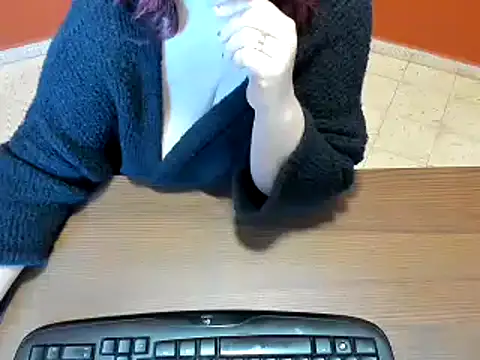 Snapshot of NikkiHolland chatting on February 7, 9:05 am NikkiHolland online show from February 7, 9:05 am