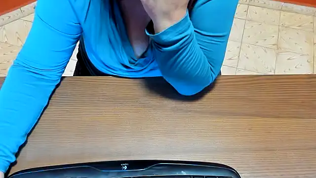 Snapshot of NikkiHolland chatting on October 30, 7:54 am NikkiHolland online show from October 30, 7:54 am