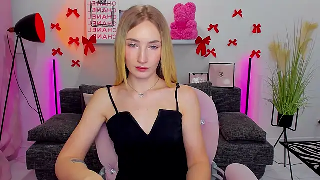 Snapshot of bella__rose chatting on February 21, 6:07 am bella rose online show from February 21, 6:07 am