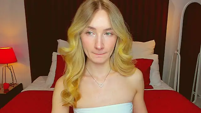 Snapshot of bella__rose chatting on March 10, 1:10 pm bella rose online show from March 10, 1:10 pm