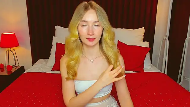 Snapshot of bella__rose chatting on March 10, 7:18 pm bella rose online show from March 10, 7:18 pm