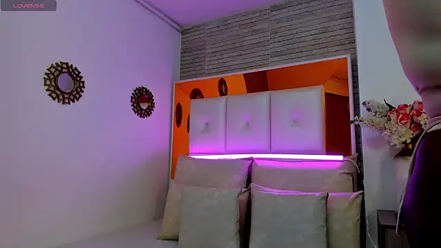 ShaniaBrownn online show from February 5, 7:53 pm