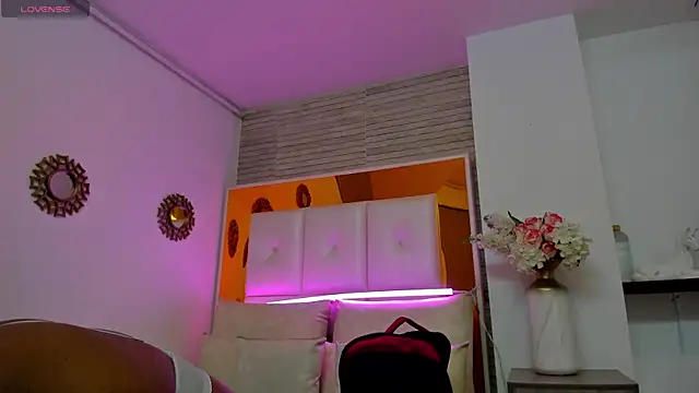 ShaniaBrownn online show from February 11, 7:38 pm