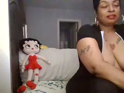 MSweetLindaParks online show from March 8, 10:56 pm