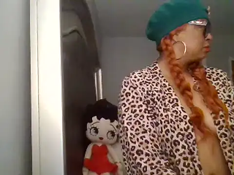 MSweetLindaParks online show from March 22, 9:13 am