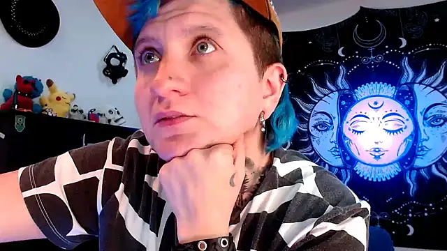 Snapshot of Marieblueeyes chatting on February 3, 1:52 am Marieblueeyes online show from February 3, 1:52 am