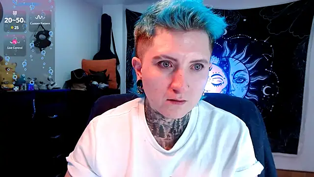 Snapshot of Marieblueeyes chatting on February 11, 3:40 am Marieblueeyes online show from February 11, 3:40 am