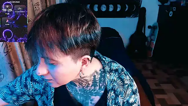 Snapshot of Marieblueeyes chatting on October 24, 11:56 pm Marieblueeyes online show from October 24, 11:56 pm