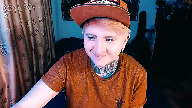 Snapshot of Marieblueeyes chatting on October 31, 9:21 am Marieblueeyes online show from October 31, 9:21 am