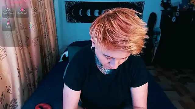 Snapshot of Marieblueeyes chatting on November 5, 9:48 pm Marieblueeyes online show from November 5, 9:48 pm