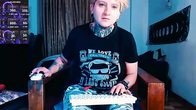 Snapshot of Marieblueeyes chatting on November 24, 11:04 pm Marieblueeyes online show from November 24, 11:04 pm