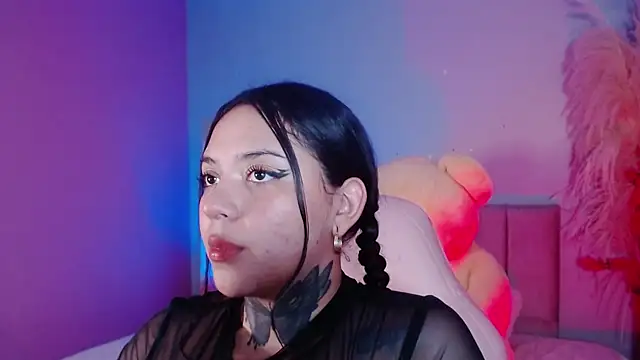 kim blake online show from December 12, 7:04 pm