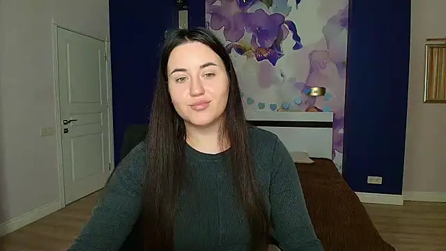 Roxie Bradley online show from December 11, 7:09 am