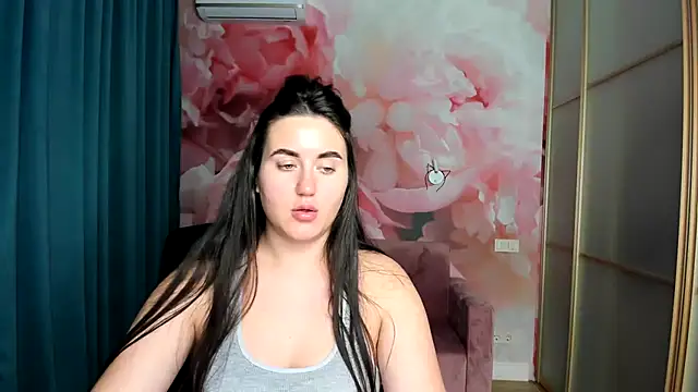 Roxie Bradley online show from December 15, 12:51 am